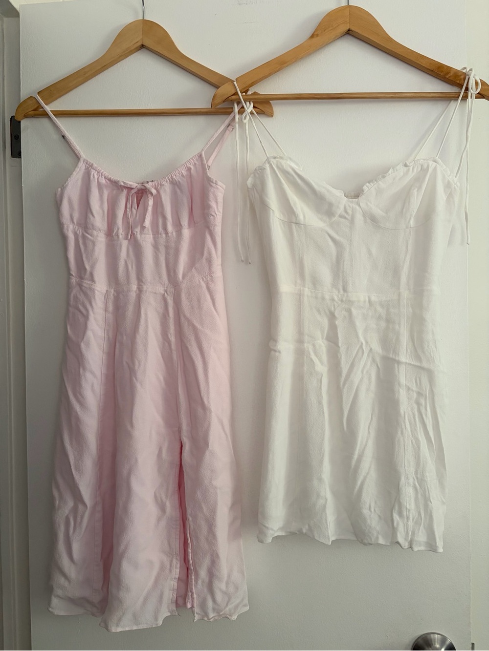 Set of 2 Aritzia Wilfred fable mini and Sunday Best midi dresses